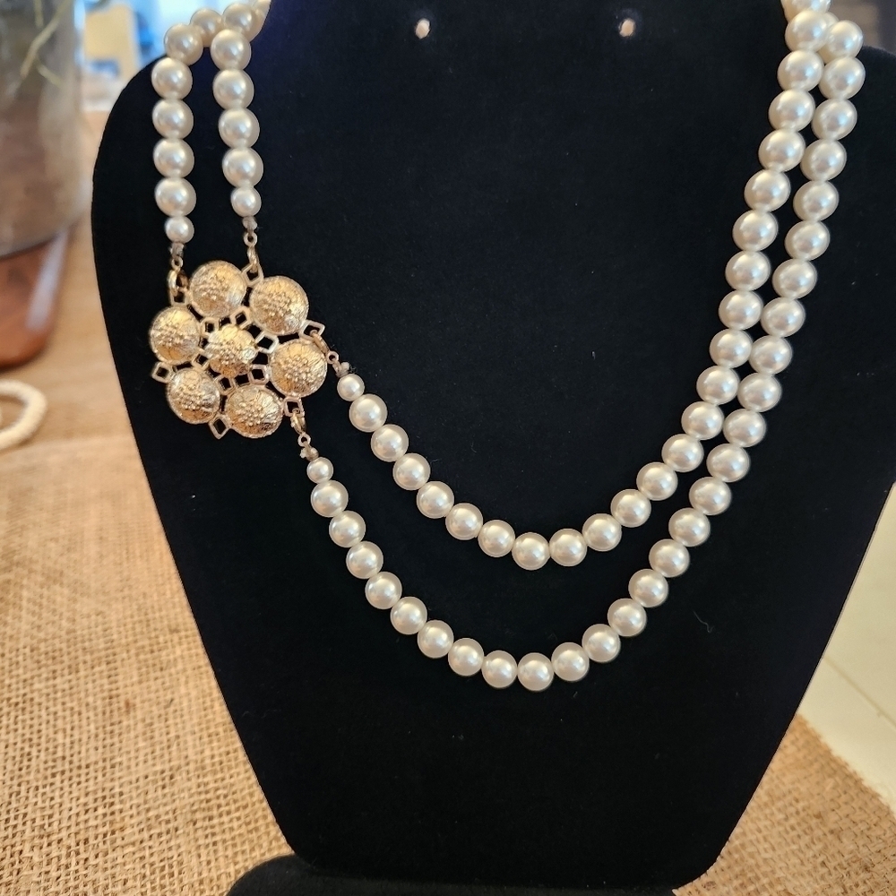 Sarah Coventry White faux Pearl choker Necklace with brooch clasp
